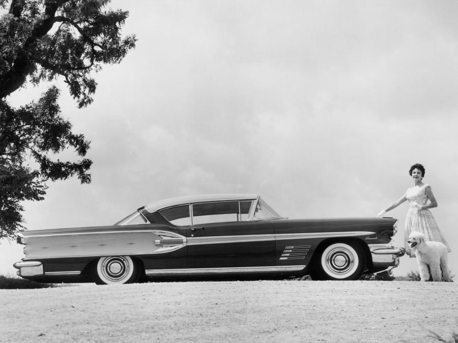  Pontiac Bonneville Custom Sport Coupe (2547SD) 1958 года  (фото 2 из 6)